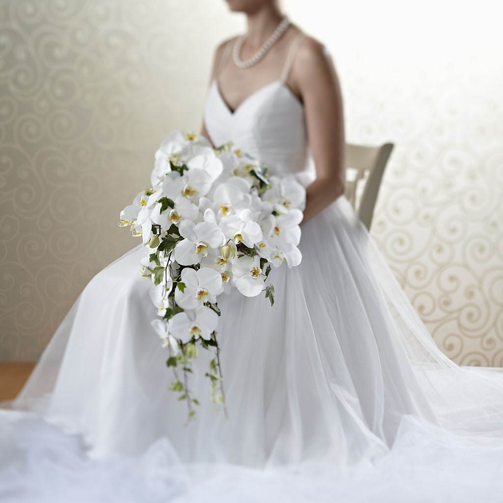 Classic White Bouquet – Special Occasion By Ora, Independence LA